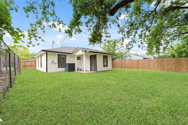 6905 Kassarine Pass, Houston, TX 77033