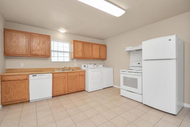 500 W Pitts Avenue 302, Pasadena, TX 77506