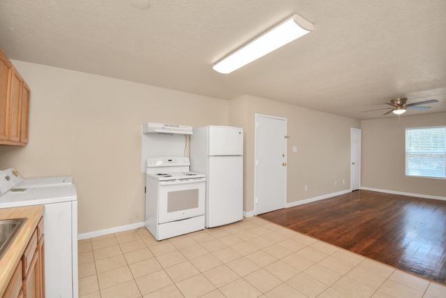 500 W Pitts Avenue 302, Pasadena, TX 77506