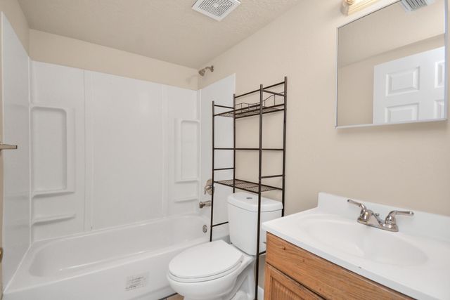500 W Pitts Avenue 302, Pasadena, TX 77506