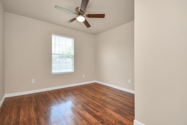 500 W Pitts Avenue 302, Pasadena, TX 77506