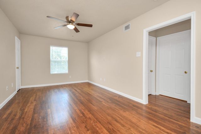 500 W Pitts Avenue 302, Pasadena, TX 77506