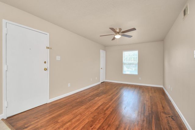 500 W Pitts Avenue 302, Pasadena, TX 77506