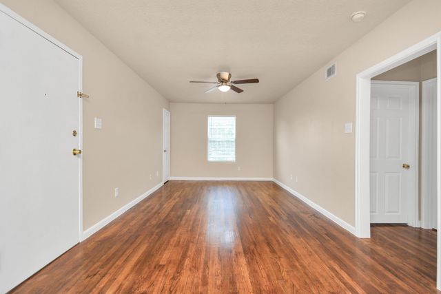 500 W Pitts Avenue 302, Pasadena, TX 77506