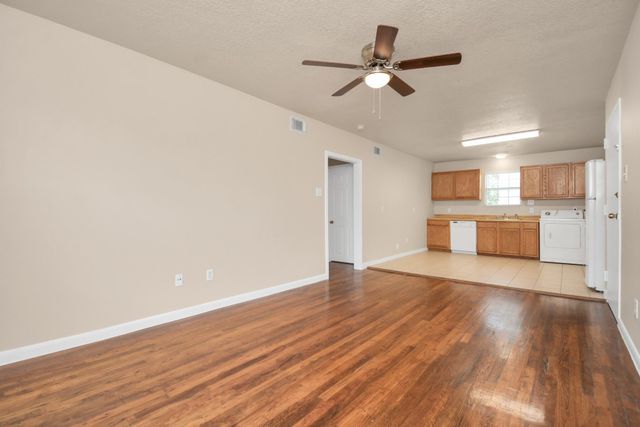 500 W Pitts Avenue 302, Pasadena, TX 77506
