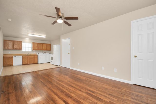 500 W Pitts Avenue 302, Pasadena, TX 77506