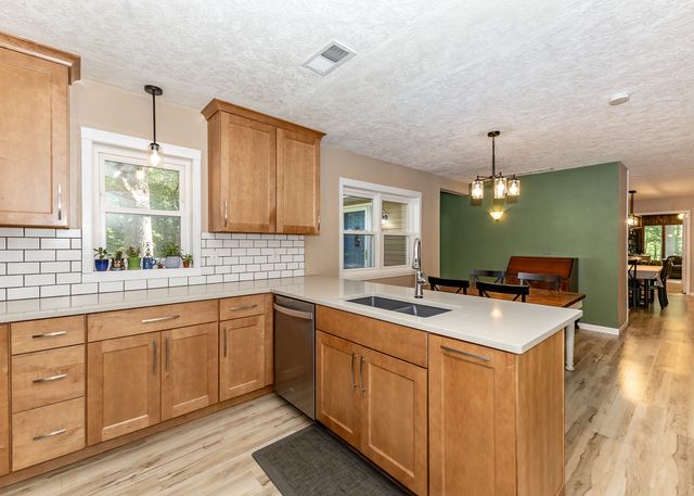 101 N Park Avenue, Geneseo, IL 61254