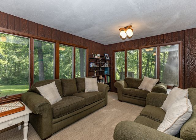 101 N Park Avenue, Geneseo, IL 61254