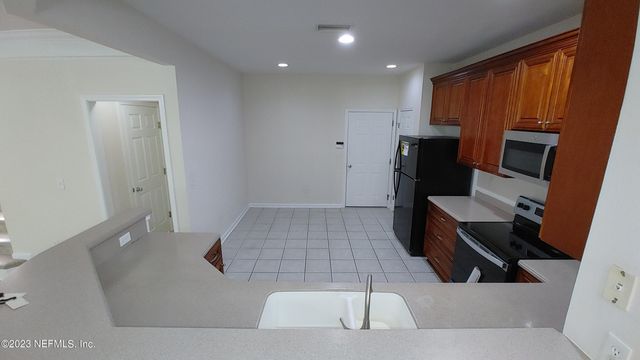 11073 CASTLEMAIN Circle E, Jacksonville, FL 32256