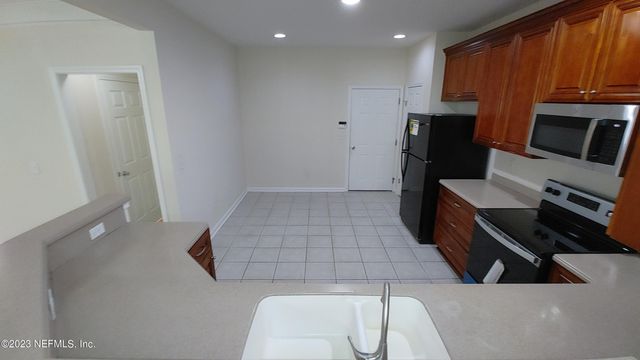 11073 CASTLEMAIN Circle E, Jacksonville, FL 32256