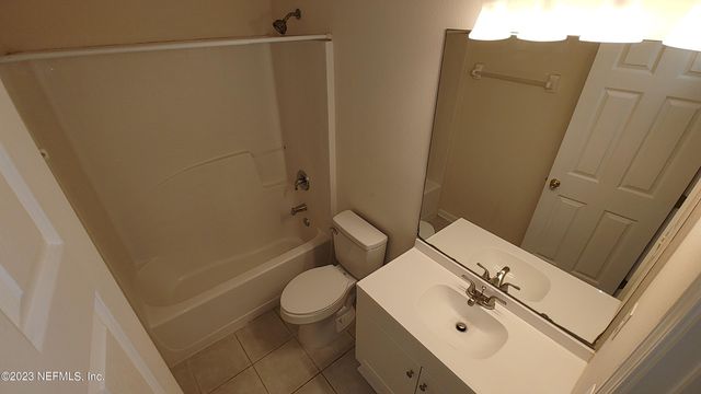 11073 CASTLEMAIN Circle E, Jacksonville, FL 32256