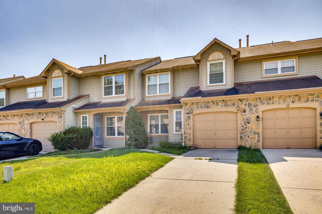 10 EDDLEWOOD PL, Mount Laurel, NJ 08054