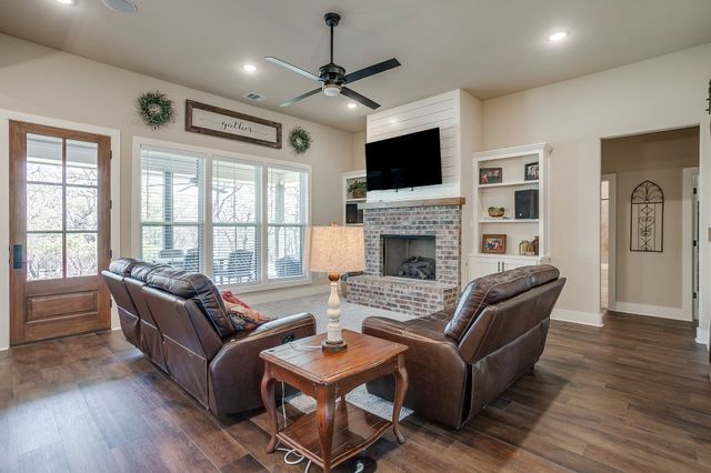 322 Mountain View Court, Sunset, TX 76270