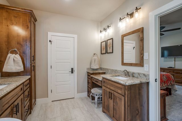 322 Mountain View Court, Sunset, TX 76270