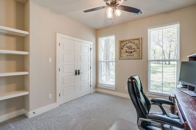 322 Mountain View Court, Sunset, TX 76270