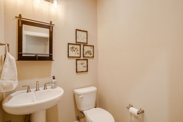 322 Mountain View Court, Sunset, TX 76270