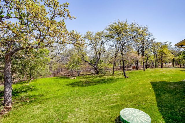 322 Mountain View Court, Sunset, TX 76270