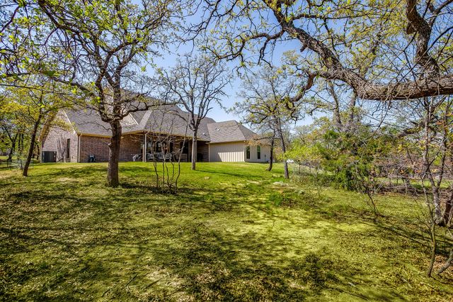 322 Mountain View Court, Sunset, TX 76270