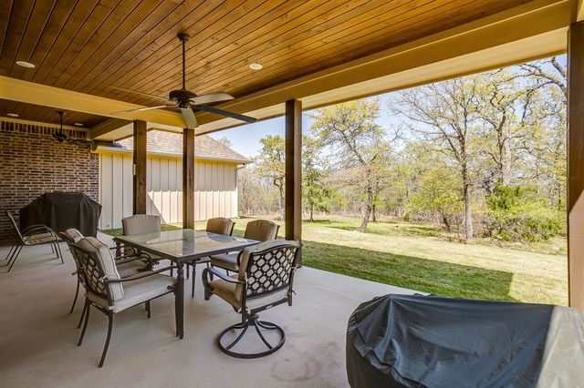 322 Mountain View Court, Sunset, TX 76270