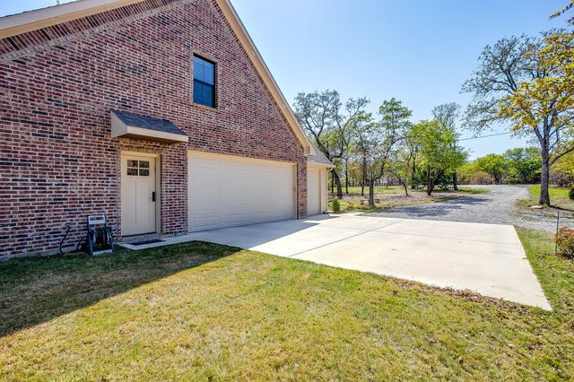 322 Mountain View Court, Sunset, TX 76270