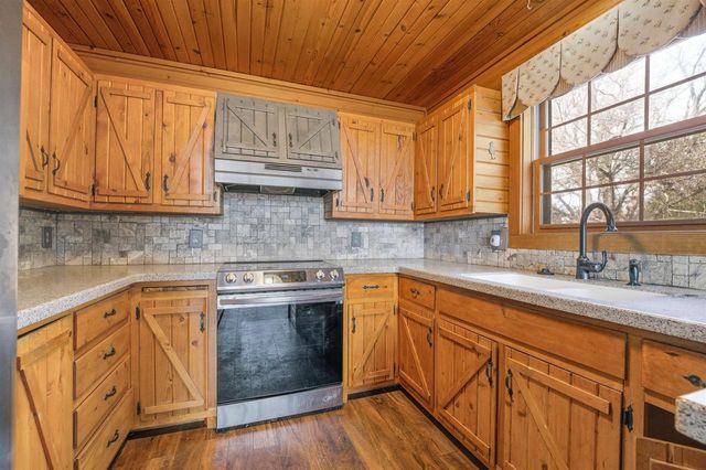 N8665 FIRELANE 10, Menasha, WI 54952