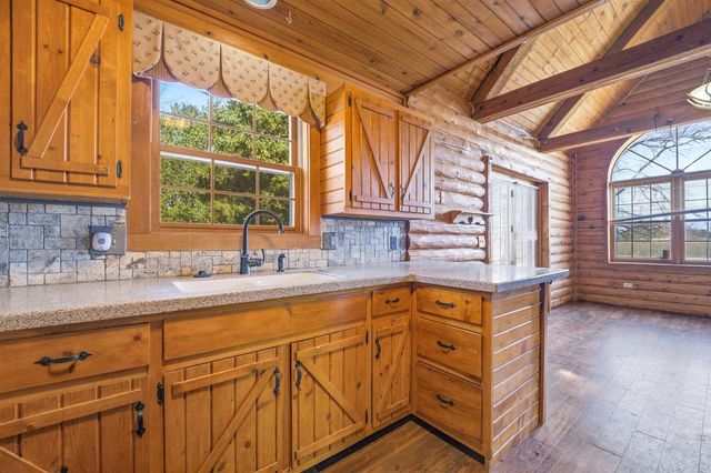 N8665 FIRELANE 10, Menasha, WI 54952