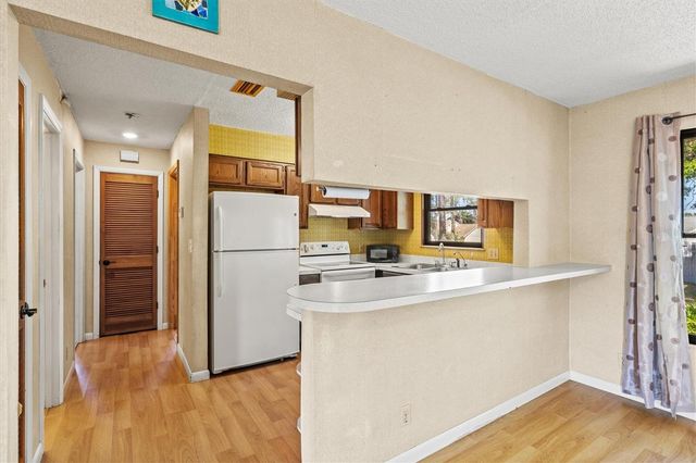 1312 TWIN LAKES AVENUE, Nokomis, FL 34275