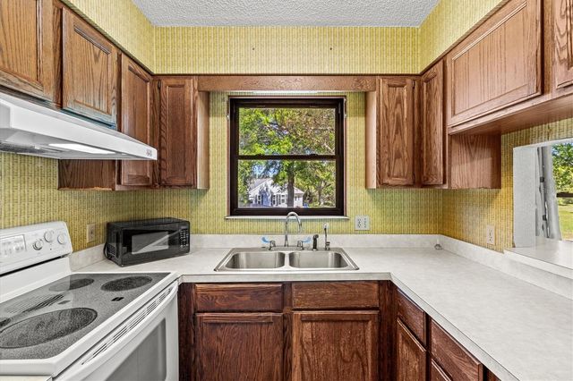 1312 TWIN LAKES AVENUE, Nokomis, FL 34275