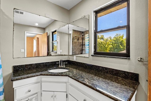 1312 TWIN LAKES AVENUE, Nokomis, FL 34275