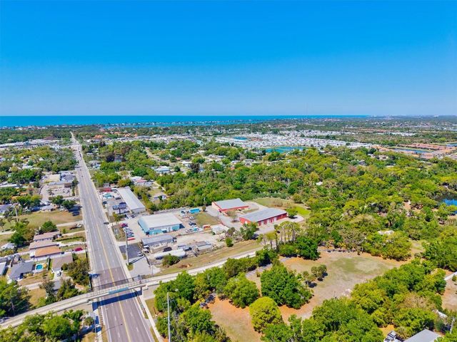 1312 TWIN LAKES AVENUE, Nokomis, FL 34275