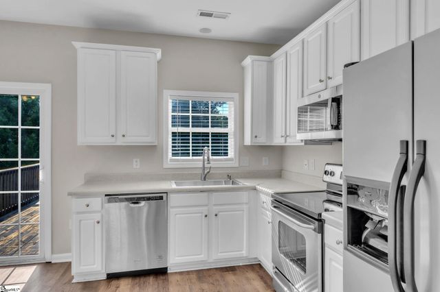 513 Walkingstick Way, Simpsonville, SC 29680