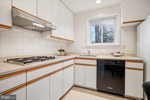 8928 CHELTONHAM PL, Annandale, VA 22003