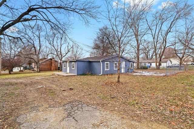 126 S Village Street, Tonganoxie, KS 66086