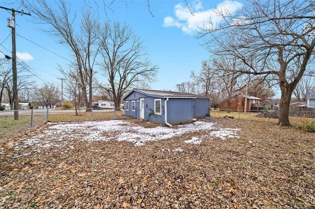 126 S Village Street, Tonganoxie, KS 66086