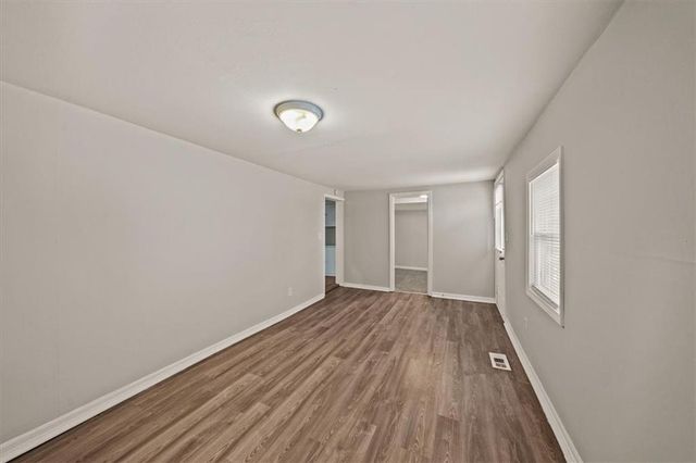 126 S Village Street, Tonganoxie, KS 66086