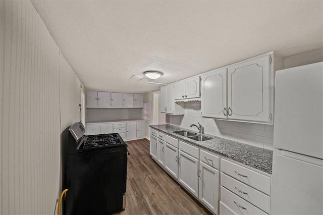 126 S Village Street, Tonganoxie, KS 66086