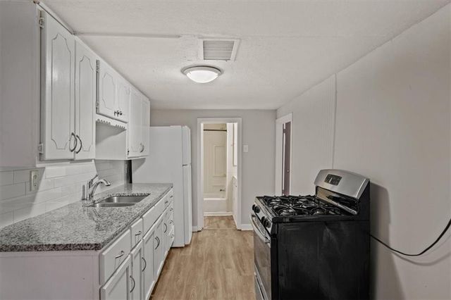 126 S Village Street, Tonganoxie, KS 66086