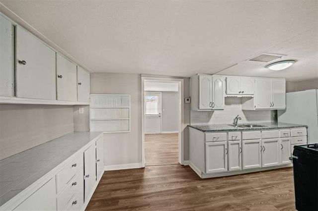 126 S Village Street, Tonganoxie, KS 66086