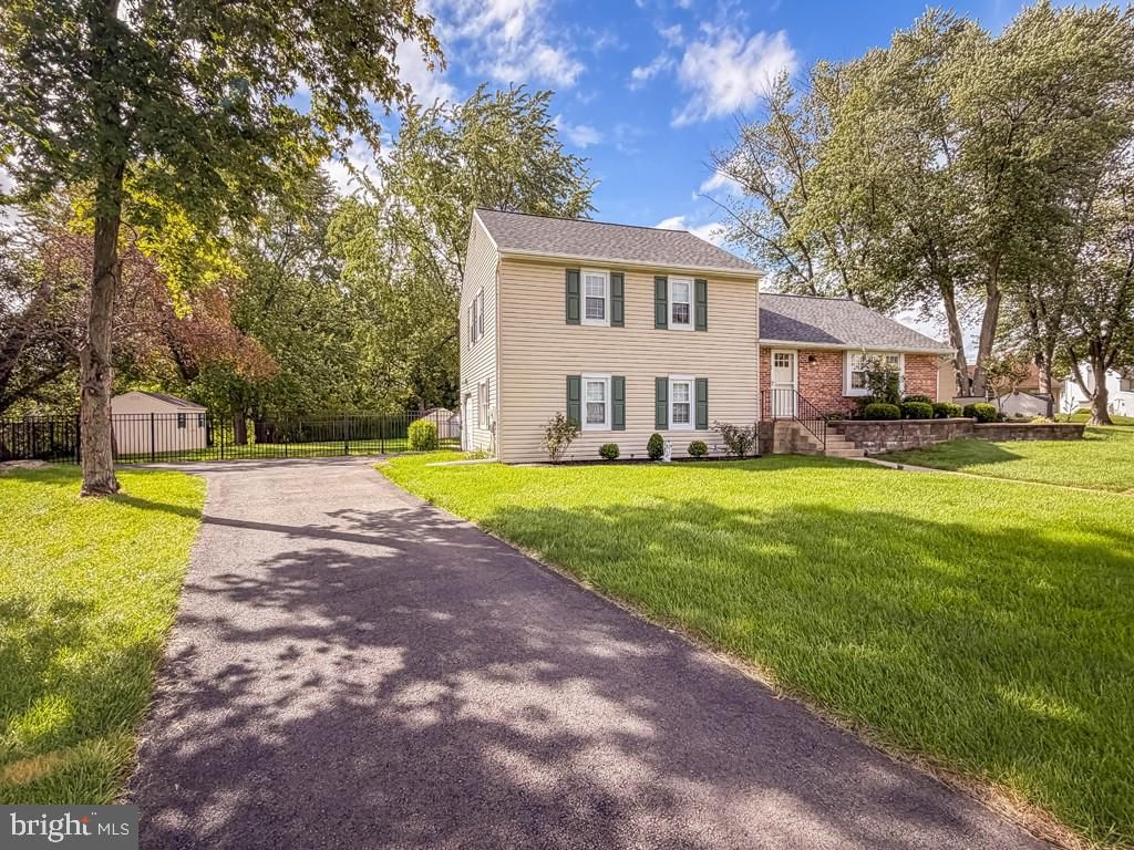 8 CARMEL PL, Newtown, PA 18940 — photo 2