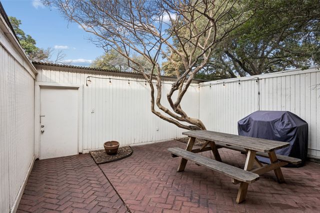 7506 W Northwest Highway 2, Dallas, TX 75225