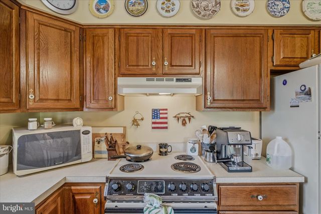 560 MOSS LN, Great Cacapon, WV 25422