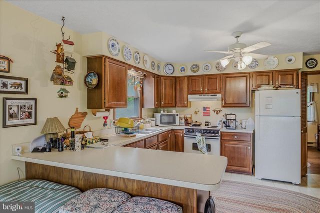560 MOSS LN, Great Cacapon, WV 25422