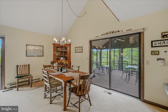 560 MOSS LN, Great Cacapon, WV 25422