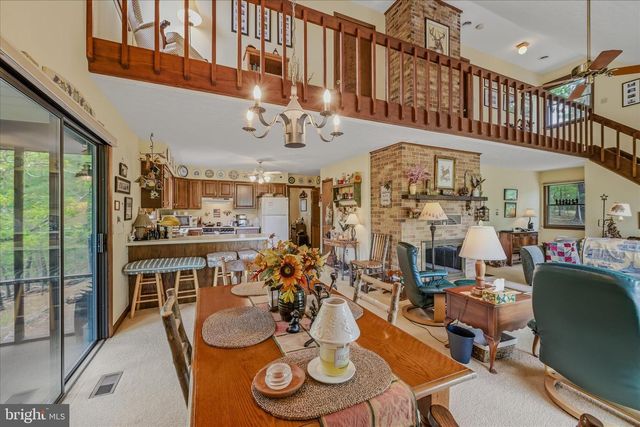 560 MOSS LN, Great Cacapon, WV 25422