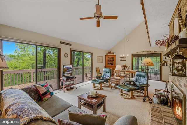 560 MOSS LN, Great Cacapon, WV 25422