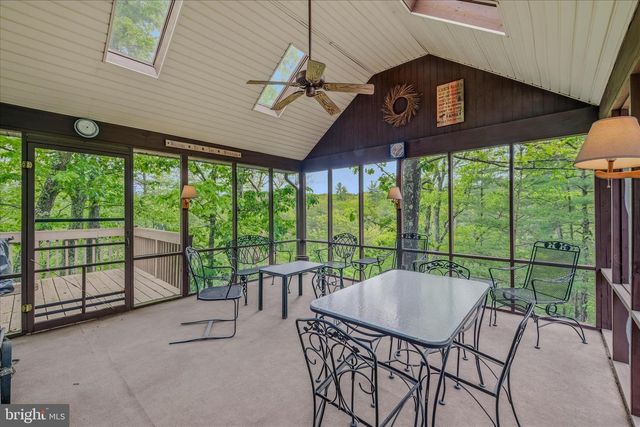 560 MOSS LN, Great Cacapon, WV 25422