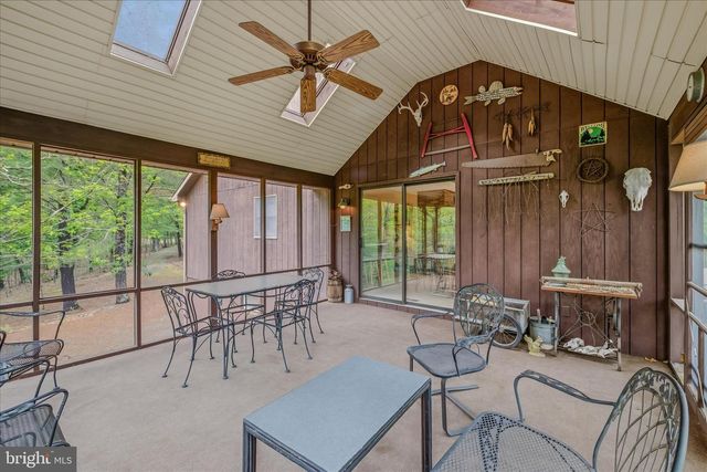 560 MOSS LN, Great Cacapon, WV 25422