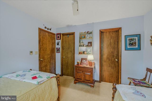 560 MOSS LN, Great Cacapon, WV 25422