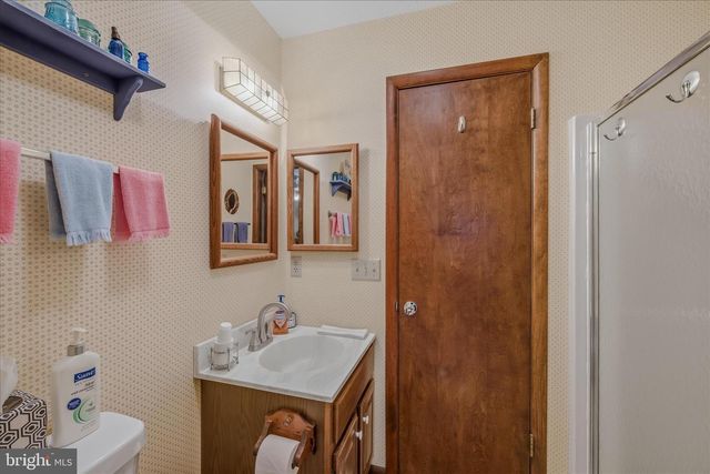 560 MOSS LN, Great Cacapon, WV 25422