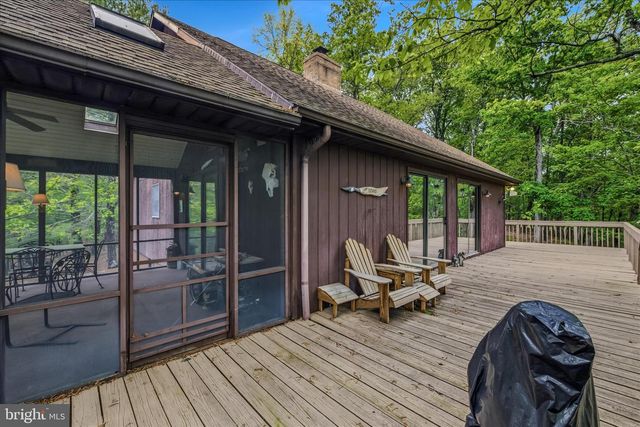 560 MOSS LN, Great Cacapon, WV 25422